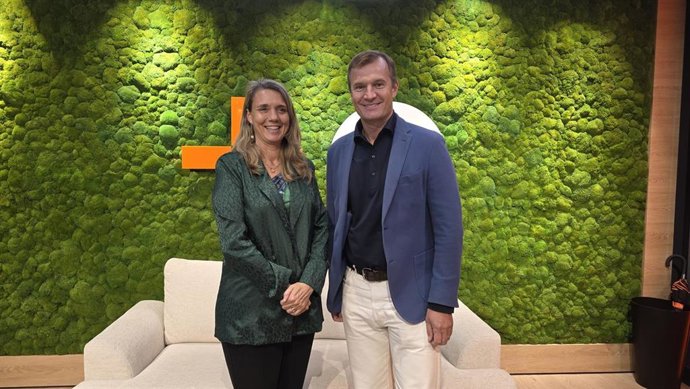 La presidenta de Cepyme, Ángela de Miguel, y el CEO de MasOrange, Meinrad Spenger