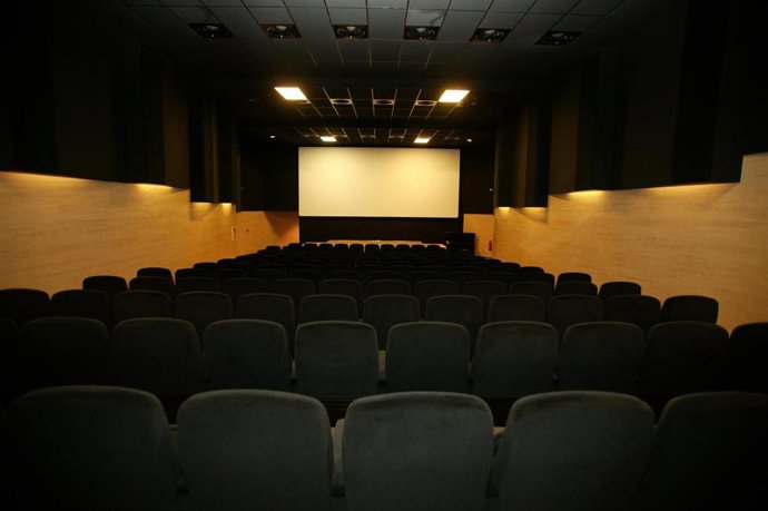 Archivo - Imagen de archivo de una sala de cine.