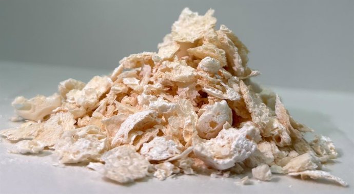 Um grupo da Universidade de Kobe conseguiu produzir PDCA (que é biodegradável e tem propriedades superiores às do PET) em biorreatores em concentrações mais de sete vezes maiores do que as relatadas anteriormente.