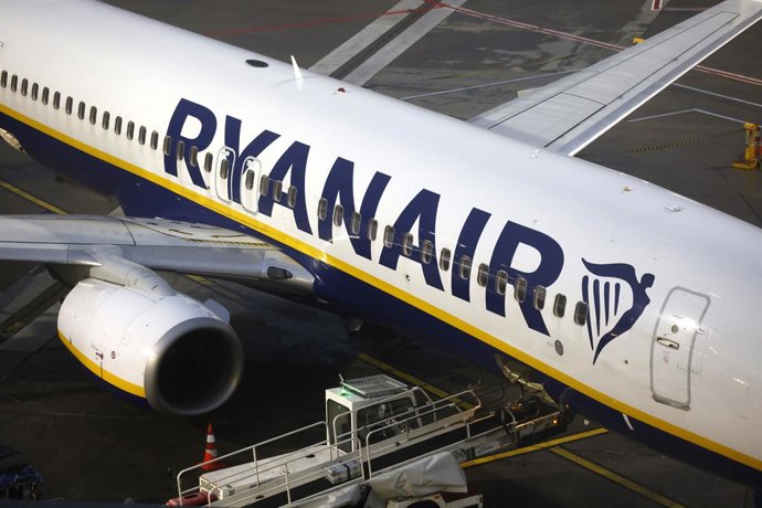 Archivo - Avión de Ryanair