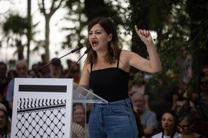 Archivo - La ministra de Juventud e Infancia, Sira Rego, interviene durante el acto internacional '¡Stop genocidio! Palestina libre', en los jardines del Templo de Debod, a 23 de junio de 2025, en Madrid (España). Sumar y el grupo The Left han organizado 