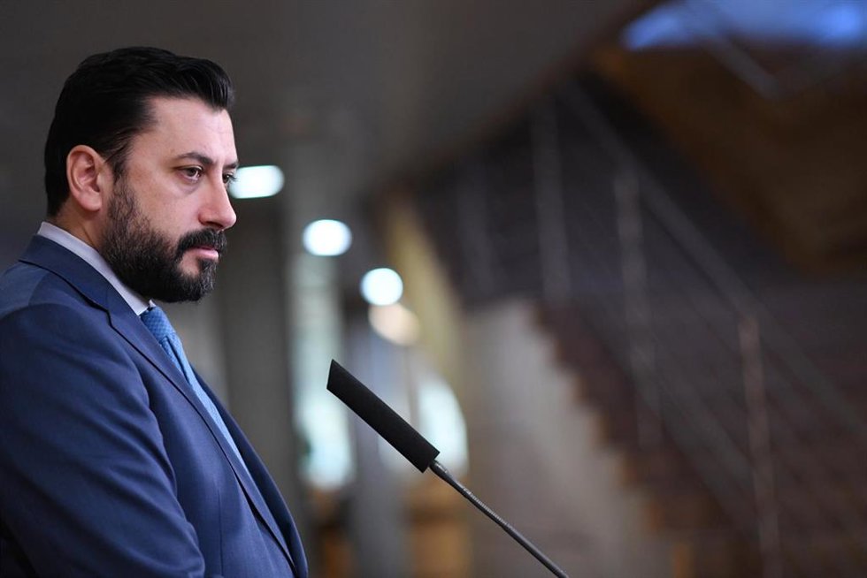 Archivo - El portavoz del Partido Popular en la Asamblea de Madrid, Carlos Díaz-Pache, ofrece una rueda de prensa a su llegada a una sesión plenaria, en la Asamblea de Madrid, a 21 de diciembre de 2023, en Madrid (España).