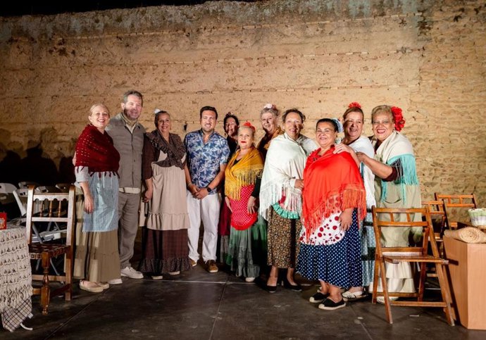 Rivas, con algunos de los artistas participantes en la programación cultural de 'Noctaíra'.