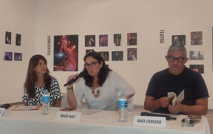 Huet (centro) acompañada de Martínez (iza) y de Cervera (dcha)