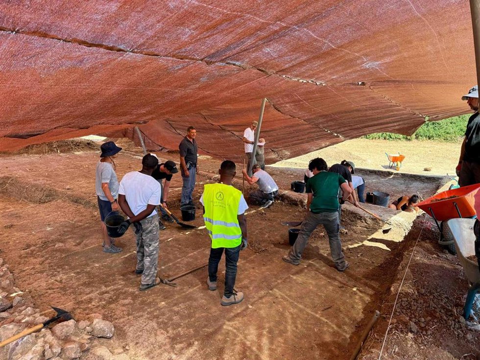 La Universidad de Málaga (UMA) retoma las excavaciones en el yacimiento del Cerro del Villar en busca de los orígenes de la Málaga fenicia. La cuarta campaña de investigación arqueológica, financiada por la Junta de Andalucía, comenzó el pasado lunes.