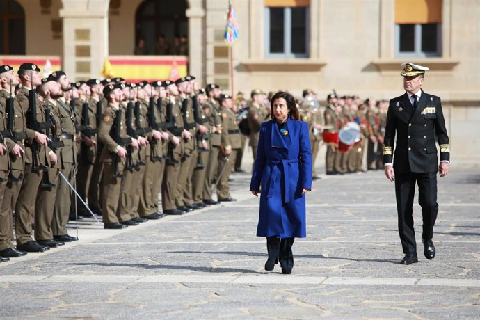 Archivo - La ministra de Defensa, Margarita Robles, preside el acto de homenaje a los civiles y militares caídos en la guerra de Ucrania en la Academia de Infantería de Toledo.