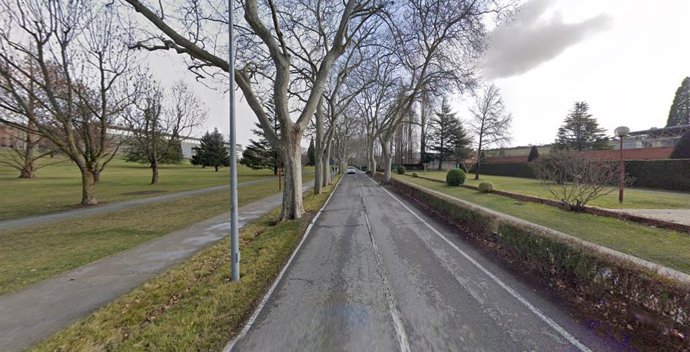 Carretera del campus de la Universidad de Navarra