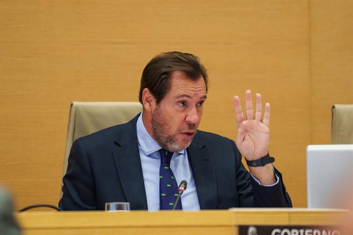 El ministro de Transportes y Movilidad Sostenible, Óscar Puente, comparece, a petición propia, en la Comisión de Transportes y Movilidad Sostenible, en el Congreso de los Diputados, a 4 de septiembre de 2025, en Madrid (España). Durante la comparecencia, 