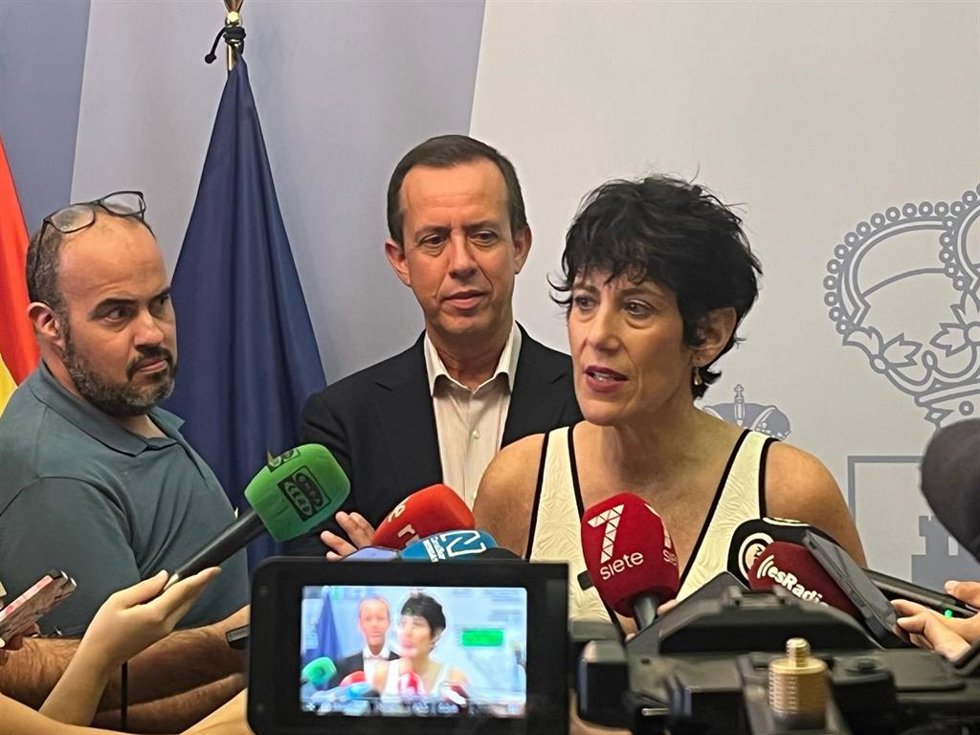 La ministra de Inclusión, Seguridad Social y Migraciones, Elma Saiz, atiende a los medios de comunicación.