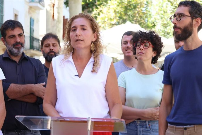 La portavoz de MÉS en el Consell de Mallorca, Catalina Inés Perelló, presenta la propuesta.