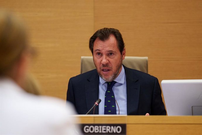 El ministro de Transportes y Movilidad Sostenible, Óscar Puente, comparece, a petición propia, en la Comisión de Transportes y Movilidad Sostenible, en el Congreso de los Diputados, a 4 de septiembre de 2025, en Madrid (España). Durante la comparecencia, 