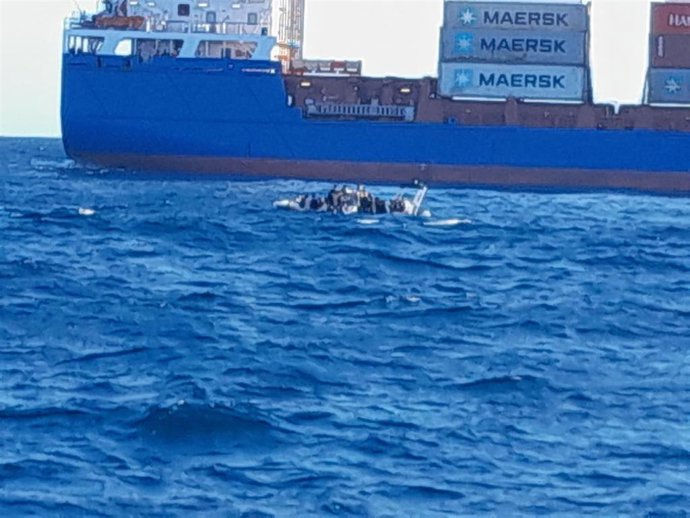 Archivo - Una patera rescatada en aguas de Almería en una imagen de archivo. 