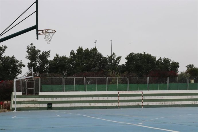 Archivo - Instalaciones deportivas del IES Punta del Verde, ubicado en terrenos de la Autoridad Portuaria. Imagen de archivo.