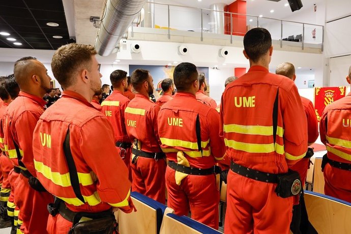 Efectivos de la Unidad Militar de Emergencias durante la visita de la minsitra de Defensa, Margarita Robles, a la base de Torrejón de Ardoz, en Madrid, a 4 de septiembre de 2025.