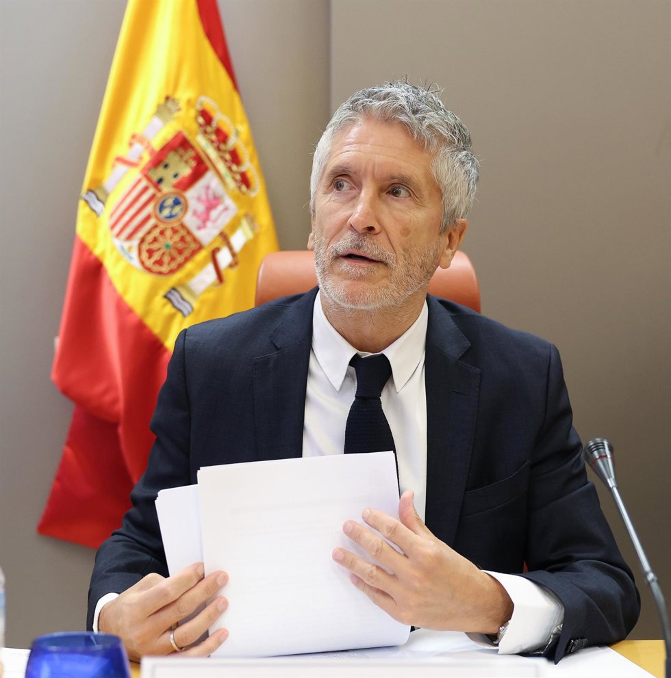 El ministro del Interior, Fernando Grande-Marlaska, presenta el balance provisional de la siniestralidad vial registrado en las carreteras españolas durante los pasados meses de julio y agosto de 2025, en la sede de la Dirección General de Tráfico, a 3 