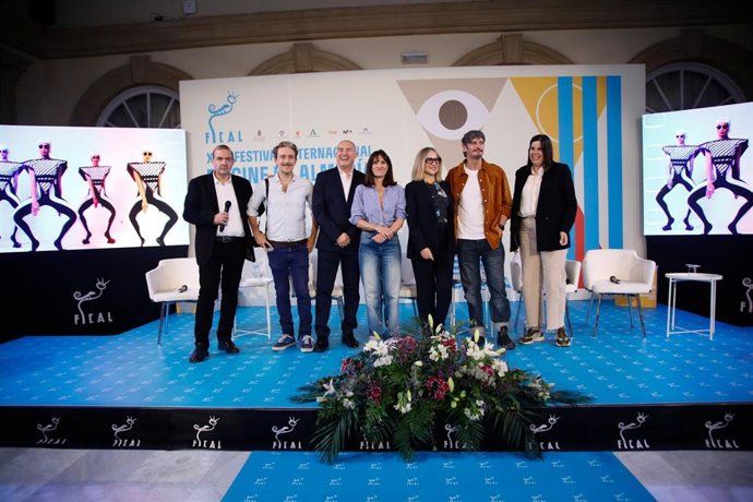 Archivo - Celebración de una de las mesas redondas de Fical (Almería).