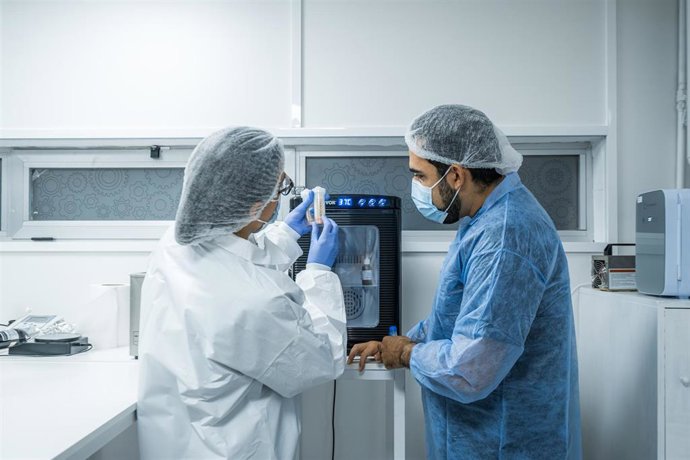 Archivo - "No Se Trata De Ocultar Arrugas. No Se Trata De Disimular El Paso Del Tiempo. Se Trata De Enseñar De Nuevo A La Piel A Comportarse Como Cuando Era Joven", Explican Sobre El Nuevo Producto Desde El Laboratorio Malagueño OKT Global.