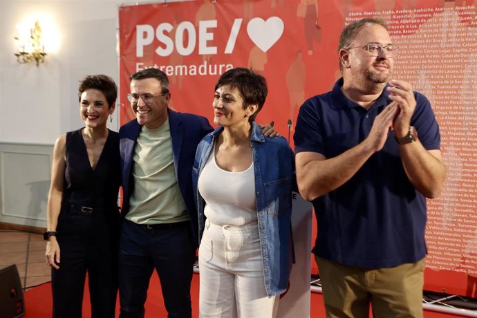 La ministra de Vivienda, Isabel Rodríguez, en el acto de apertura de curso políltico del PSOE de Extremadura, junto al secretario general del PSOE regional, Miguel Ángel Gallardo; el alcalde de Mérida y la presidenta de la Diputación de Badajoz