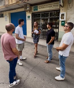 Nevado en la puerta del local donde las asociaciones del barrio de San Basilio realizaban sus actividades