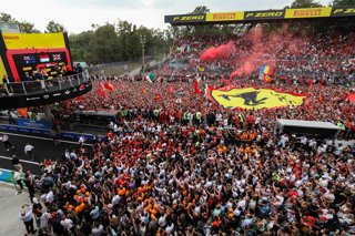 Archivo - LECLERC Charles (mco), Scuderia Ferrari SF-24, portrait NORRIS Lando (gbr), McLaren F1 Team MCL38, portrait PIASTRI Oscar (aus), McLaren F1 Team MCL38, portrait spectators, fans podium during the Formula 1 Pirelli Gran Premio d’Italia 2024, Ital