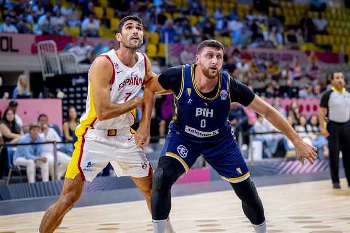 Jusuf Nurkic, centro da Bósnia, durante o jogo contra a Espanha no Eurobasket 2025.