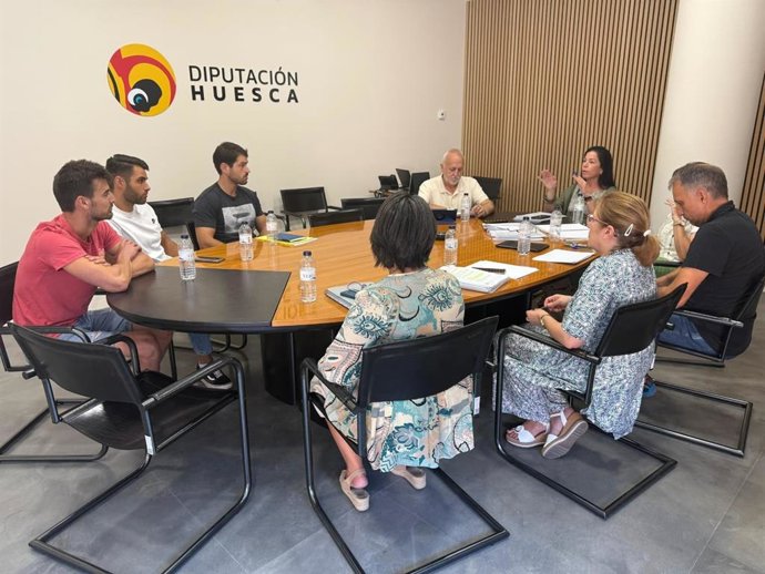 Reunión en la Diputación de Huesca con el Comité de Huelga de los Bomberos.