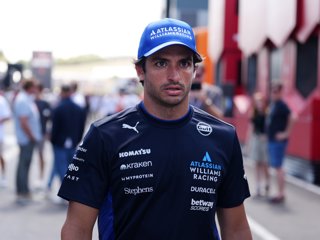 Archivo - 01 August 2025, Hungary, Budapest: Spanish Formula One driver Carlos Sainz of team Williams arrives at Hungaroring ahead of the Formula 1 Hungarian Grand Prix. Photo: Bradley Collyer/PA Wire/dpa