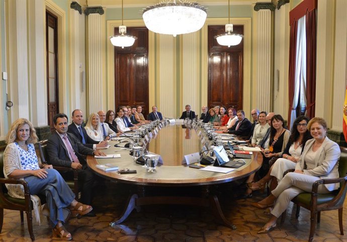 Reunión del ministro de Agricultura, Pesca y Alimentación, Luis Planas, con el comité de dirección del ministerio para fijar los principales ejes de actuación en los próximos meses.