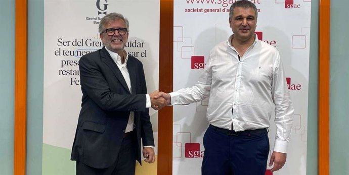 El director de SGAE en Catalunya y Baleares, Luis Gómez, y el director general del Gremi de Restauració, Roger Pallarols