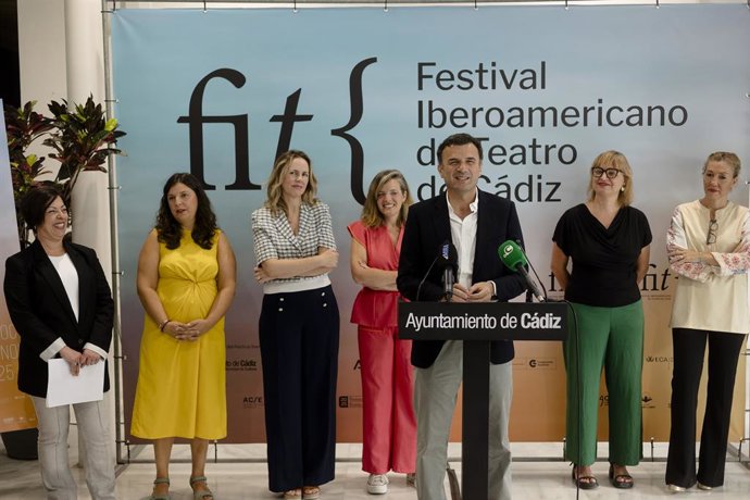 El alcalde de Cádiz, Bruno García, en la presentación de la 40 edición del FIT.