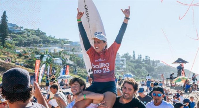 Archivo - La surfista española Nadia Erostarbe gana el Ballito Pro 2025.