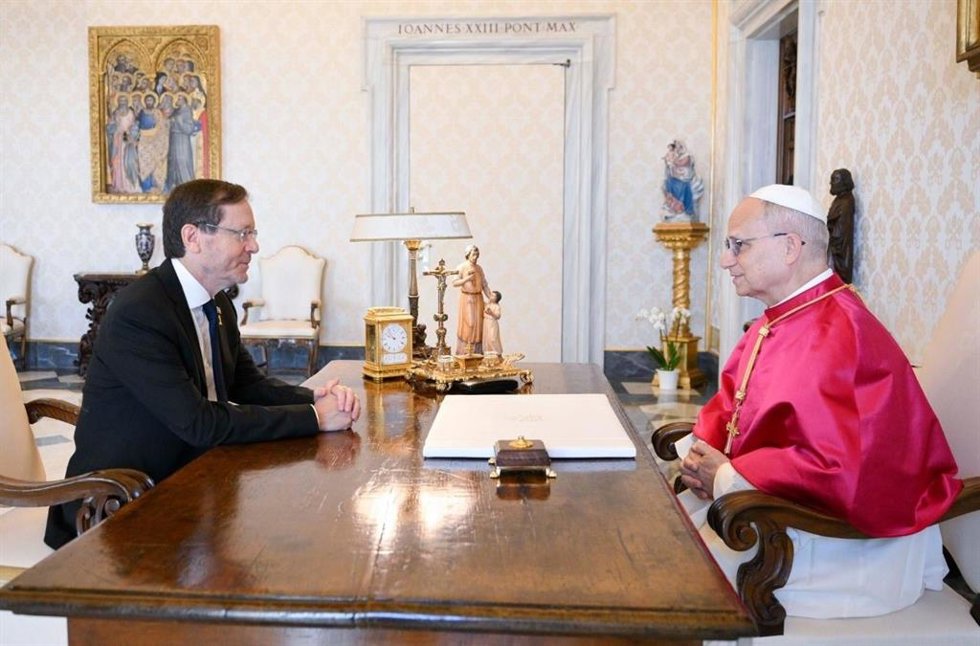 León XIV durante la audiencia con el presidente israelí Herzog.