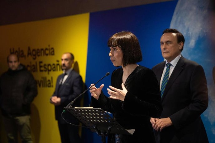 Archivo - Imagen de archivo de la ministra de Ciencia, Diana Morant en atención a los medios en pesencia del consejero de Universidad, Investigación e Innovación de la Junta de Andalucía, José Carlos Gómez Villamandos, a la derecha en la imagen