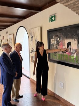 La artista en la inauguración de la exposición.