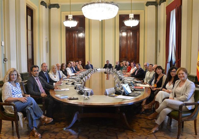 Reunión del ministro de Agricultura, Pesca y Alimentación, Luis Planas, con el comité de dirección del ministerio para fijar los principales ejes de actuación en los próximos meses.
