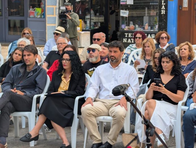 La consejera de Cultura, Política Llingüística y Deporte, Vanessa Gutiérrez, durante su intervención en L.Luarca en la inauguración de la segunda edición del Festival de Cultura Contemporánea La Favorita de Xuan Bello.