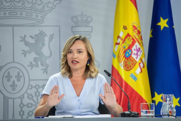 La ministra de Educación, Formación Profesional y Deporte y portavoz del Gobierno, Pilar Alegría, durante una rueda de prensa posterior a la reunión del Consejo de Ministros, en el Palacio de La Moncloa, a 26 de agosto de 2025, en Madrid (España). El Gobi