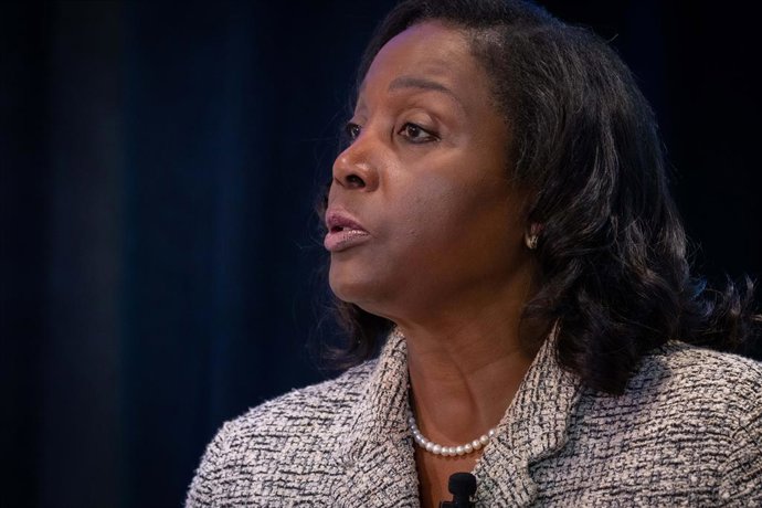 Archivo - Arquivo - 1º de outubro de 2024, Atlanta, Ga, Estados Unidos da América: A governadora do Federal Reserve dos EUA, Lisa Cook, faz comentários durante uma discussão com o presidente do Federal Reserve Bank de Atlanta, Bostic, sobre IA, big data e