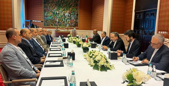 El ministro de Exteriores de Irán, Abbas Araqchi, se reúne en Qatar con altos cargos de Hamás