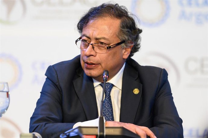Archivo - El presidente de Colombia, Gustavo Petro, en rueda de prensa durante una cumbre de la CELAC en Buenos Aires