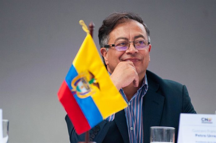 Archivo - Arquivo - 23 de junho de 2022, Bogotá, Cundinamarca, Colômbia: O presidente eleito da Colômbia, Gustavo Petro, e a vice-presidente eleita, Francia Marquez, recebem suas credenciais como presidente e vice-presidente eleitos do Comitê Eleitoral Na