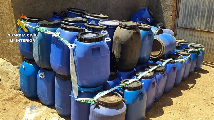 Inmovilizados en una nave en Niebla (Huelva) 2.000 litros de aceite usado recogido sin autorización