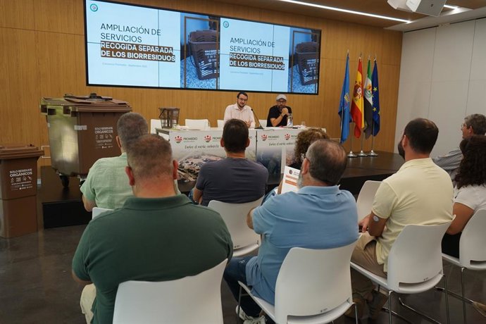 Reunión en Promedio sobre la implanación del contenedor marrón en localidades pacenses