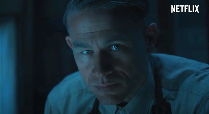 Charlie Hunnam es el aterrador asesino en serie Ed Gein en el tráiler de la temporada 3 de Monstruo