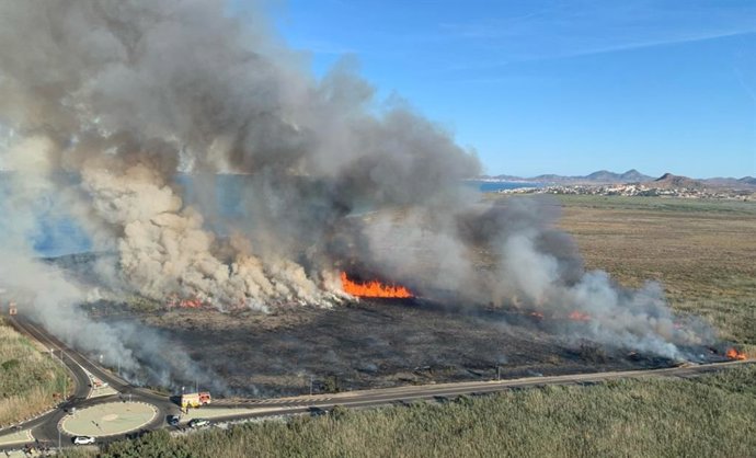 Sucesos.-Unos 500 metros cuadrados terreno se han visto afectados en un incendio forestal en Torre del Rame (Cartagena)