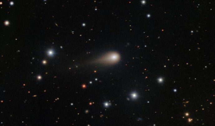 Cauda crescente do cometa interestelar 3I/ATLAS