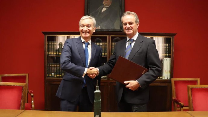 El consejero delegado de Ibercaja, Víctor Iglesias, y el presidente de la Cámara de Comercio, Jorge Villarroya.
