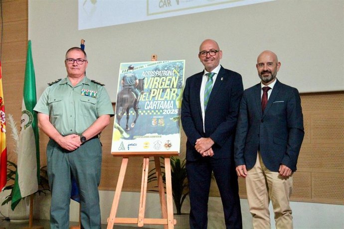 Archivo - Imagen de archivo de la presentación de los actos, con el subdelegado del Gobierno en Málaga, Javier Salas, acompañado por el alcalde de Cártama , Jorge Gallardo, y el coronel jefe de la Comandancia de la Guardia Civil de Málaga, Roberto Blanes