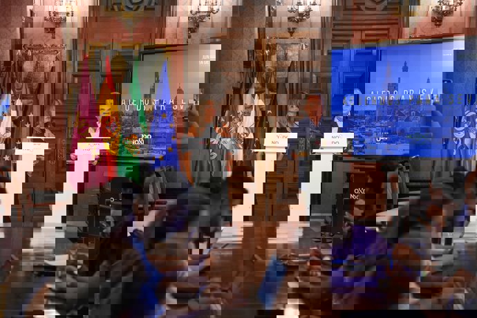 Evelia Rincón y Juan Bueno, en la rueda de prensa para detallar el contenido de la Junta de Gobierno Local.