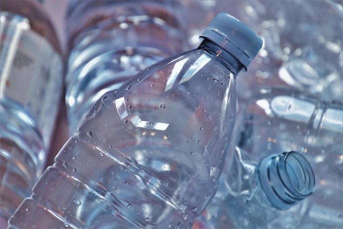 Imagen de recurso de botellas de plástico